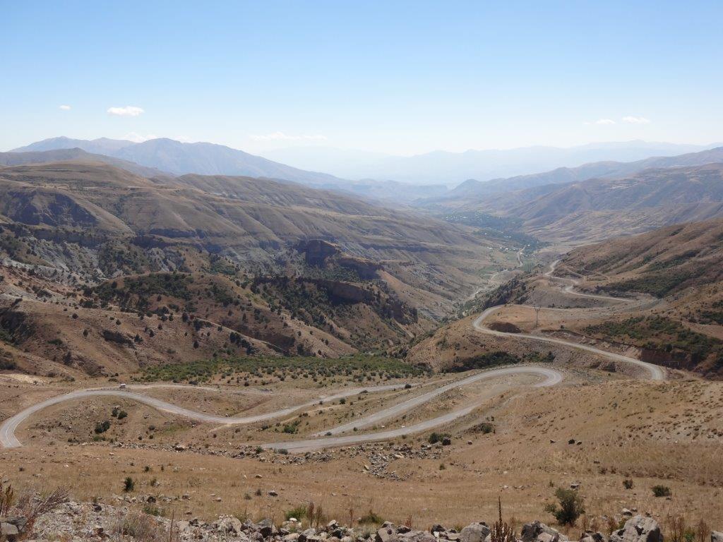 tl_files/cam/images/campus/campus on tour/01_Armenien Selim Pass.jpg tl_files/cam/images/campus/campus on tour/01_Armenien Selim Pass.jpg